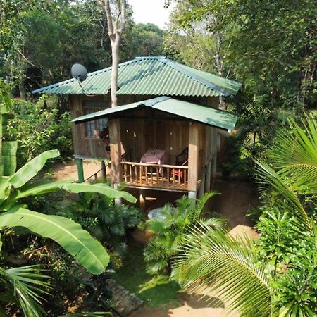 Ruk Sewana Villa Tree House Сигирия Экстерьер фото