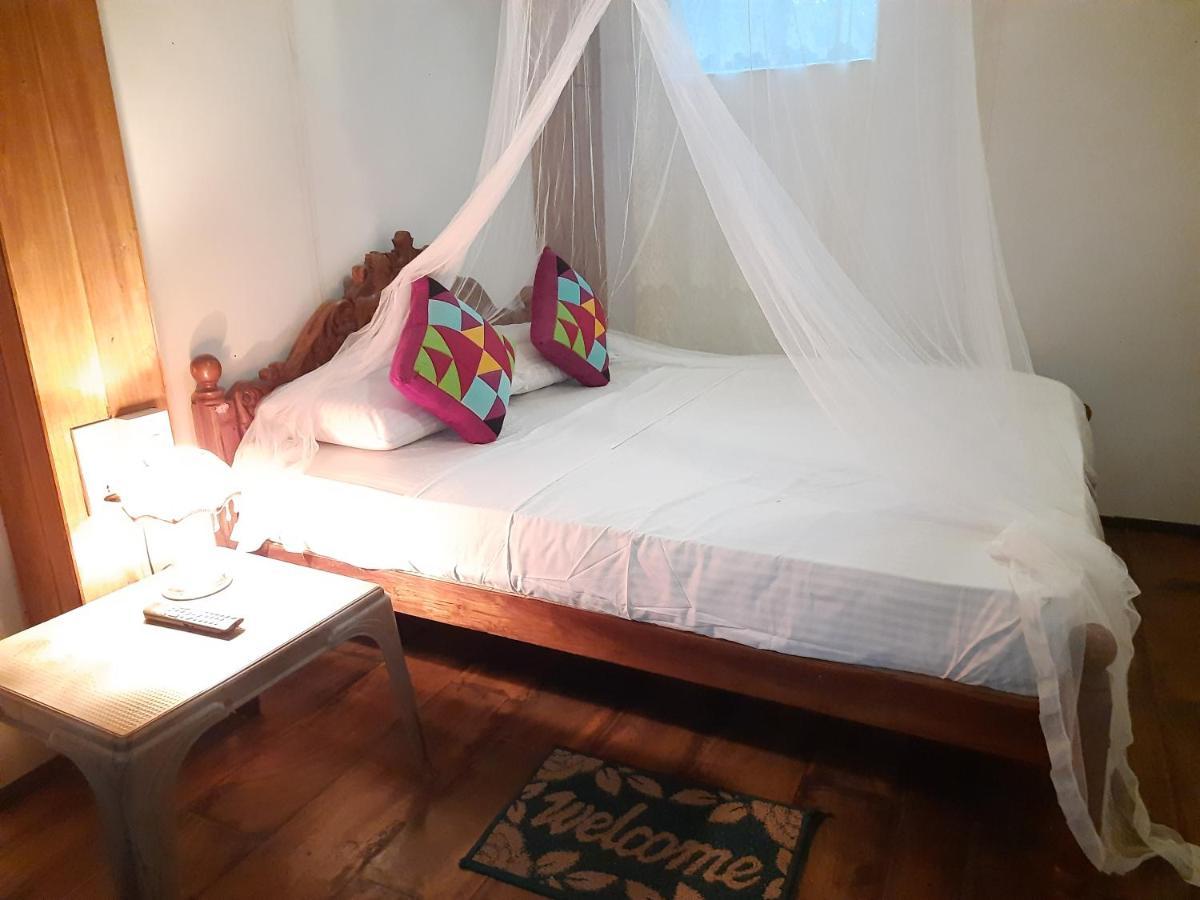 Ruk Sewana Villa Tree House Сигирия Экстерьер фото