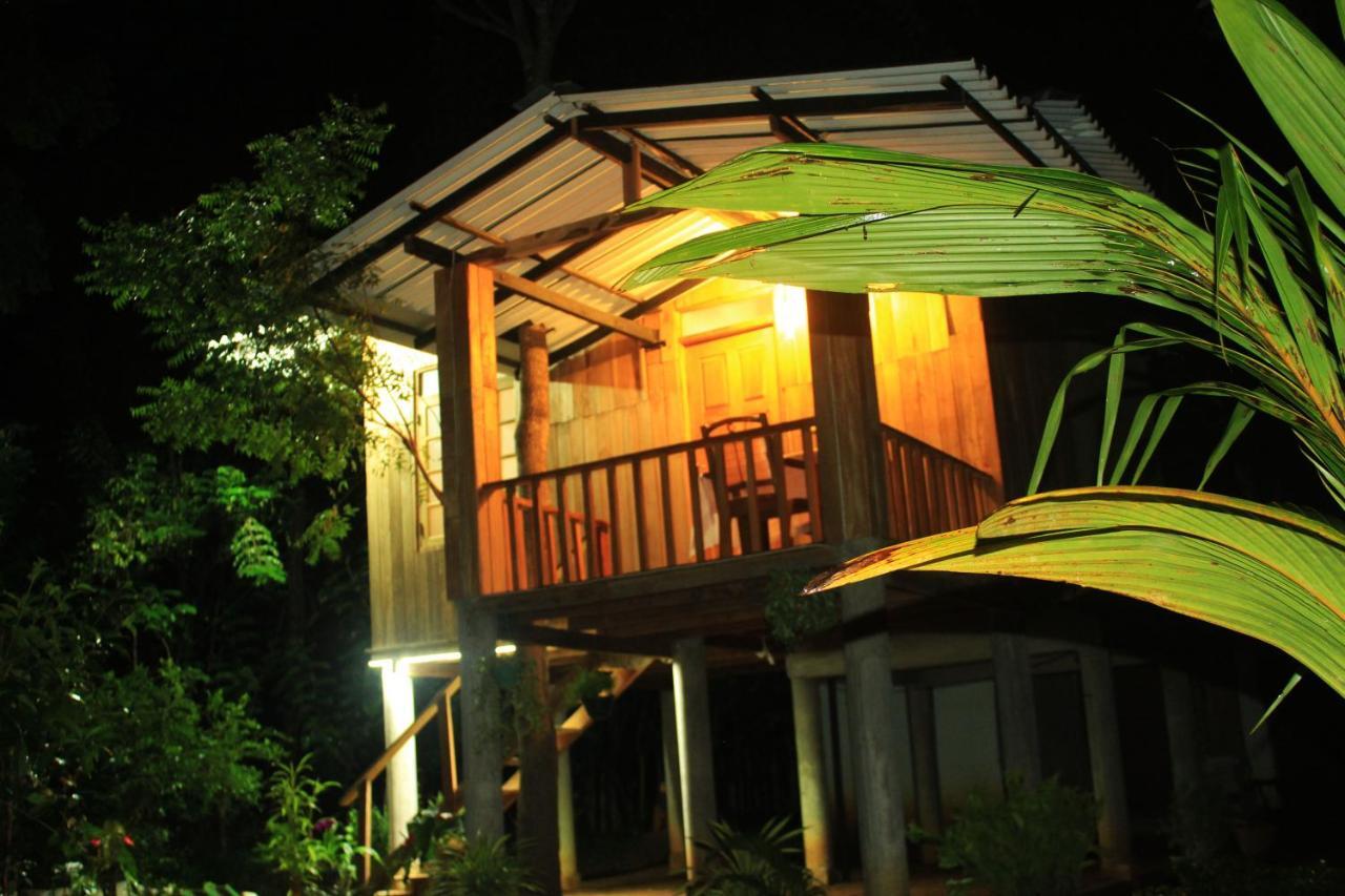 Ruk Sewana Villa Tree House Сигирия Экстерьер фото